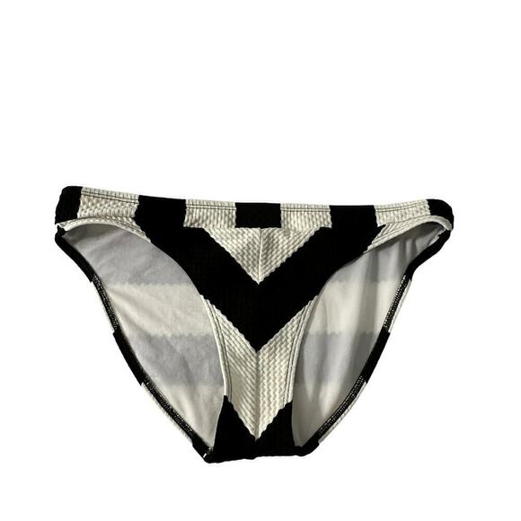 Gibson Latimer Stripped Textured Halter Bikini Top (M) with Matching Bottoms (L) - Picture 7 of 13